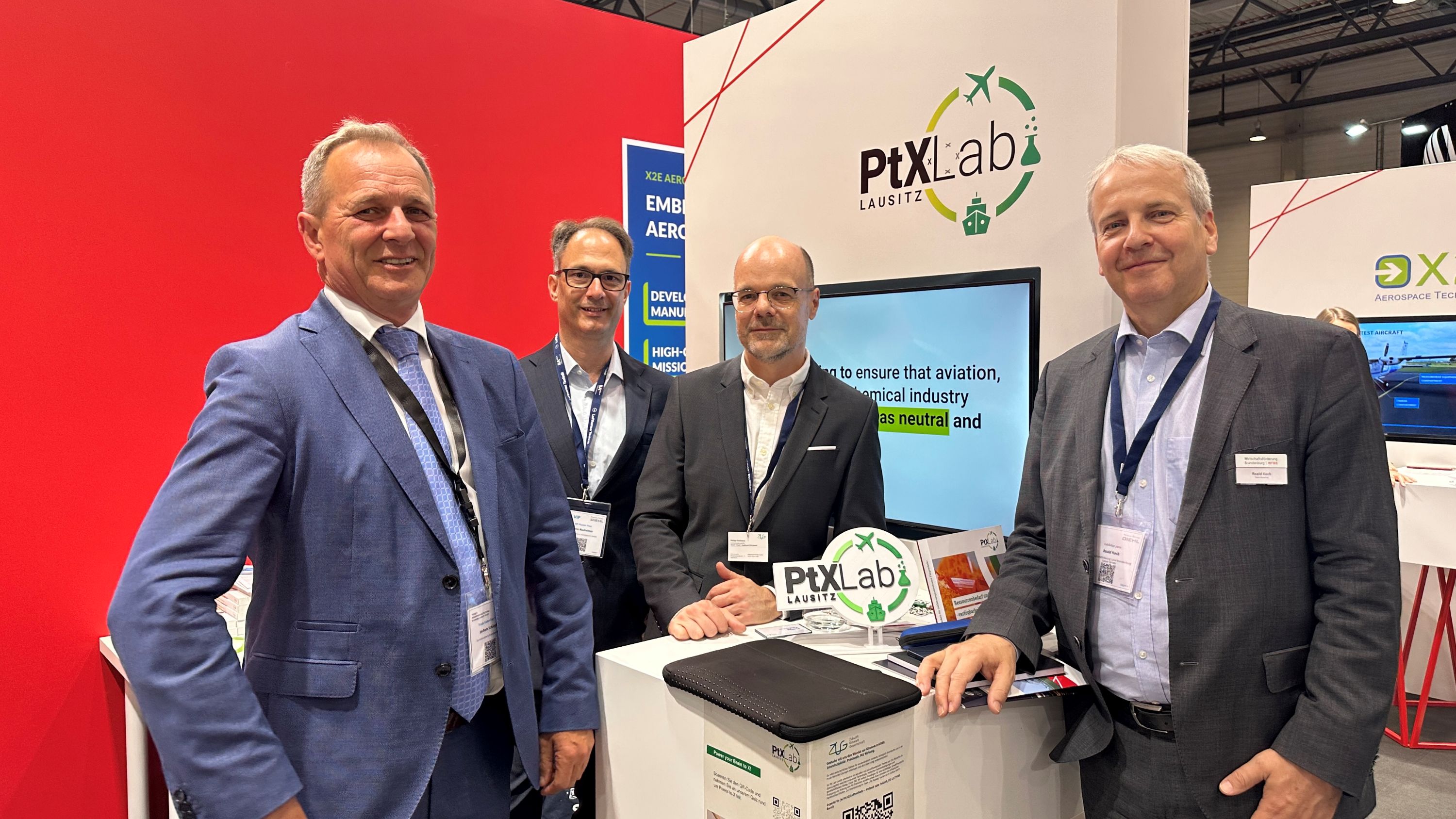 Vernetzung im Lausitzer Transformationsumfeld: Jochem Schöppler und Mirco Nauheimer von Euromovement im Gespräch mit Roald Koch von der Wirtschaftsförderung Land Brandenburg GmbH (WFBB) und Philipp Kaufmann von der Zukunft – Umwelt – Gesellschaft (ZUG) | BERLINboxx